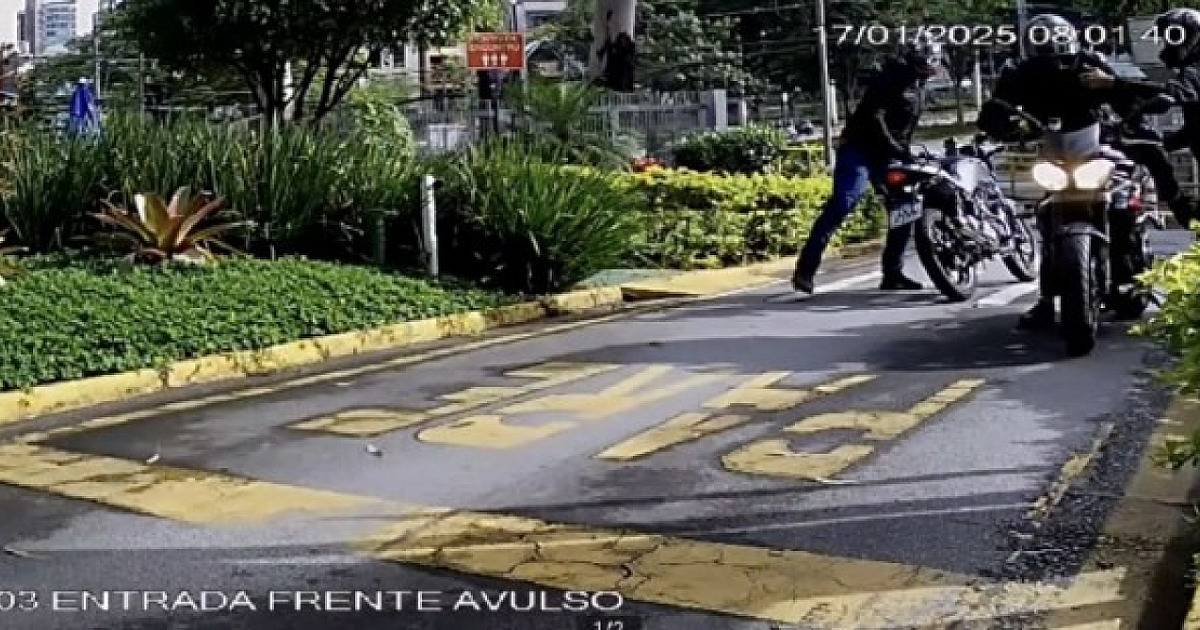 Polícia investiga roubo de moto em Alphaville