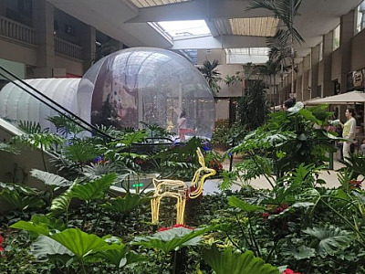 Para temporada natalina, Alpha Square Mall conta com globo de neve gigante