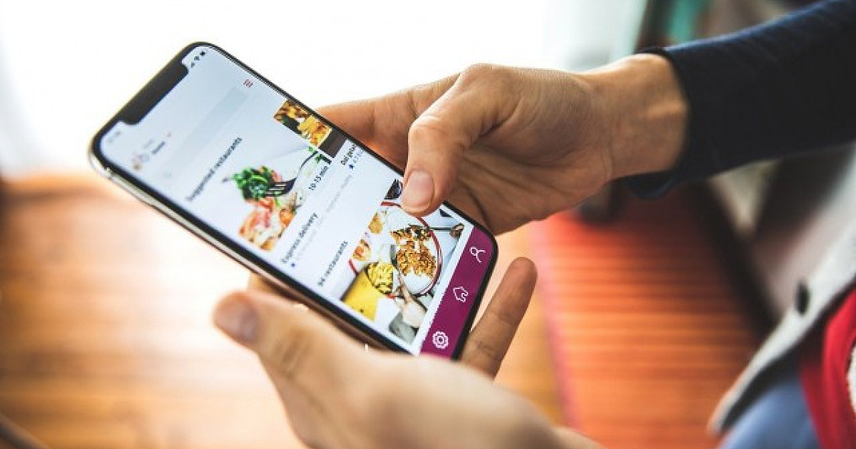 Pesquisa revela que 45% dos consumidores ficam três horas conectados em apps de delivery