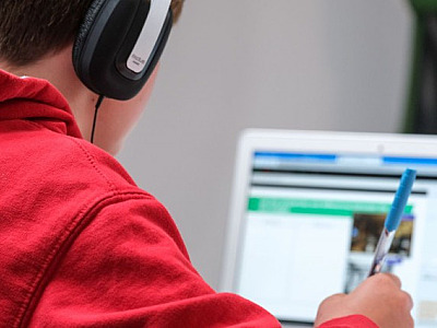 Alunos do Colégio Objetivo Integrado dão aulas gratuitas com foco em olimpíadas científicas e para r