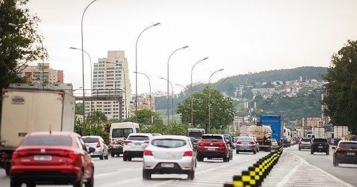 Mais de 500 mil veículos devem passar pela Castello Branco no
feriado