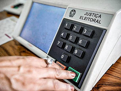 Congresso aprova mais de R$ 4,9 bi para fundo eleitoral