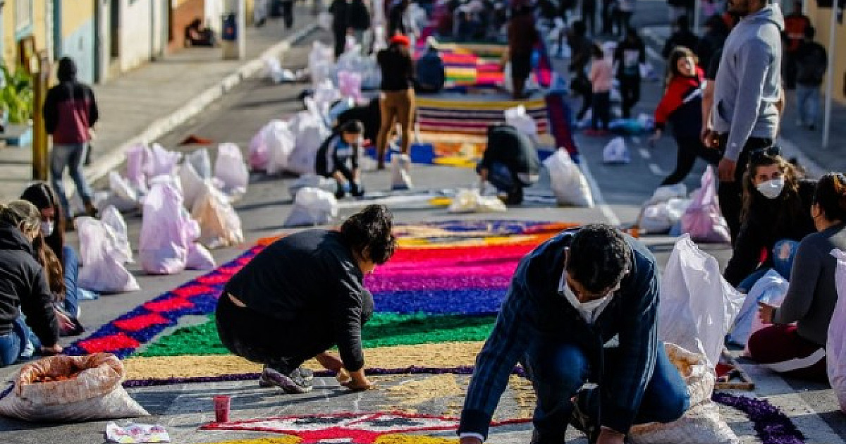 Corpus Christi em Santana de Parnaíba terá tradicional confecção de tapetes pelas ruas do centro e p