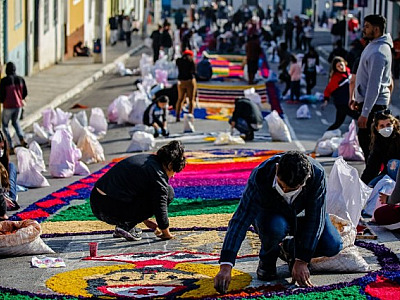 Corpus Christi em Santana de Parnaíba terá tradicional confecção de tapetes pelas ruas do centro e p