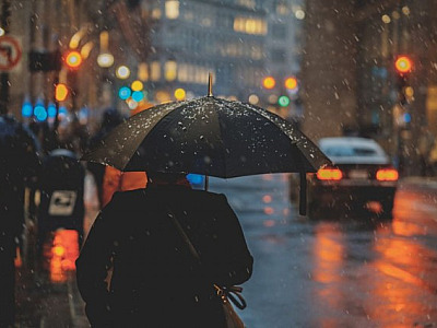 Março chega com clima quente e pancadas de chuva na região