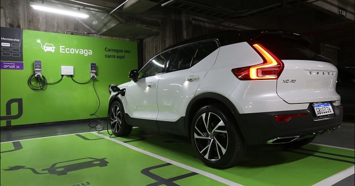 Alpha Square Mall instala Ecovagas com serviço para recarga de carros elétricos