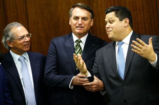 Furlan vê como positiva transferência de recursos do governo