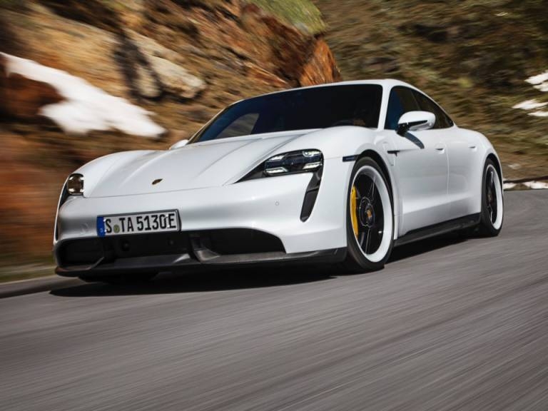 Porsche lança seu primeiro carro elétrico