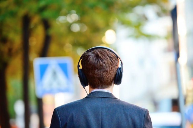 Embaixada dos EUA lança série de podcasts gratuitos para ajudar no aprendizado de inglês