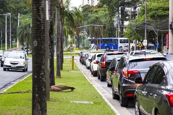 Em um ano, frota na região ganha mais de 9 mil veículos em Barueri e Parnaíba