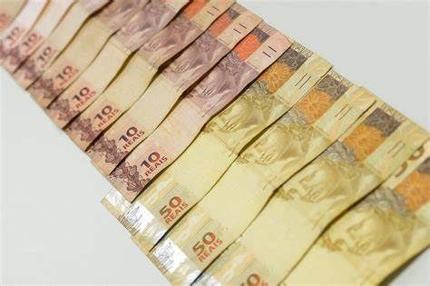 Prefeitos atuam para tirar ISS da reforma tributária