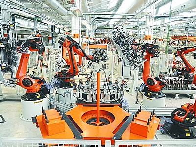 Indústria tem recuperação em empregos, mas queda na região
