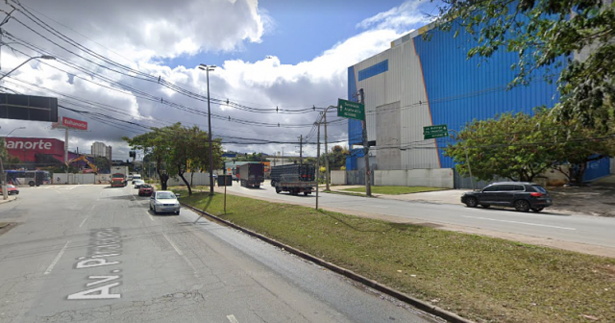 Para evitar atropelamentos, Prefeitura de Barueri instala gradis na Al. Araguaia e Av. Piracema