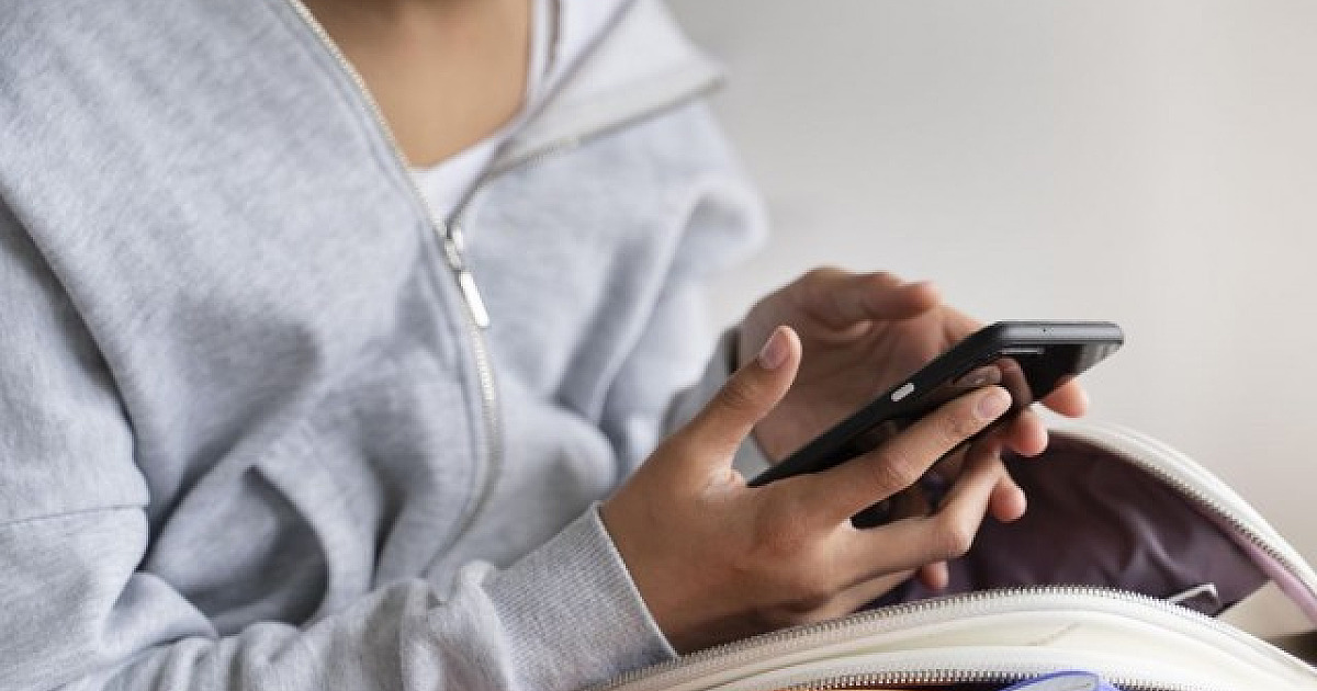 Alesp aprova projeto que proíbe uso de celular nas escolas públicas e particulares