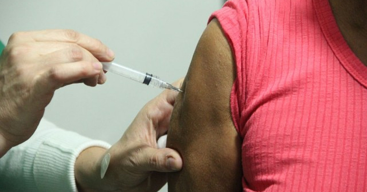 Em Barueri, 4ª dose da vacina começa a ser aplicada em idosos com mais de 60 anos nesta terça-feira