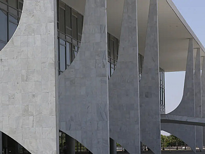 Governo sanciona proibição do uso de linguagem neutra em órgão público