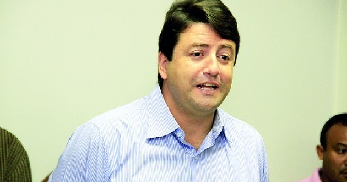 Elvis adota cautela ao falar da pré-candidatura de Marmo Cezar