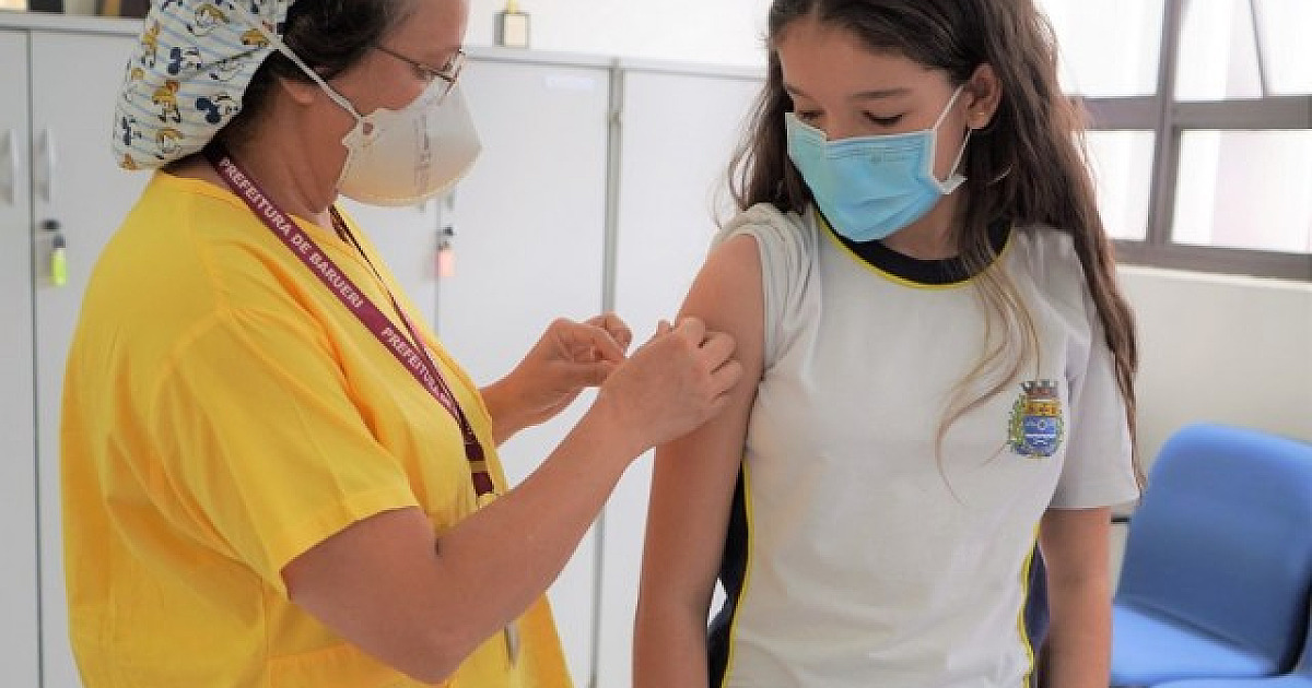 Barueri inicia vacinação de adolescentes nas escolas
