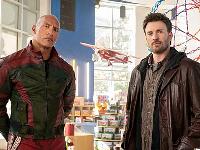 "Operação Natal" traz ação e aventura aos cinemas de Alphaville com The Rock e Chris Evans