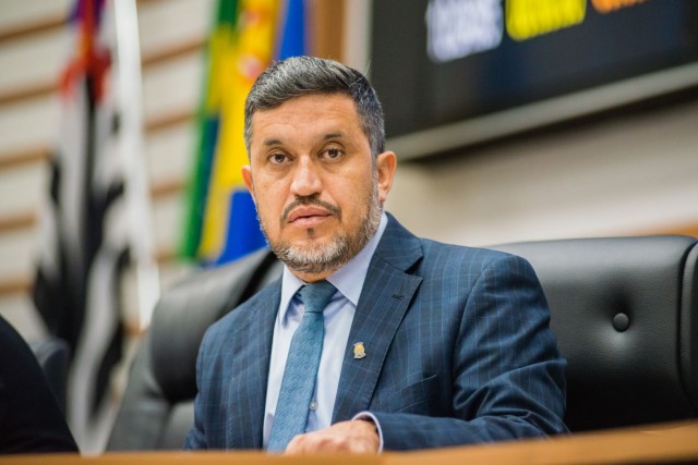 De olho nas urnas, políticos 
da região intensificam lives