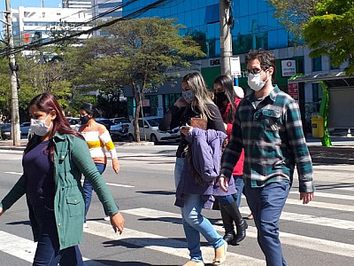 Evitar aglomerações está entre as medidas de prevenção menos seguidas, diz pesquisa
