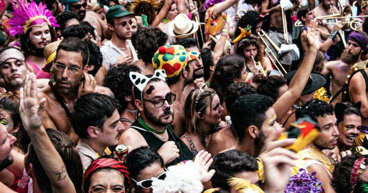 Golpes no carnaval: veja como proteger celular, PIX e cartão