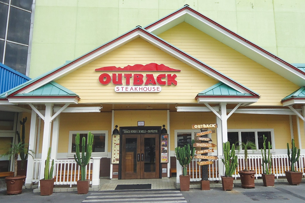 Outback Steakhouse fechará restaurantes, atuando apenas com delivery
