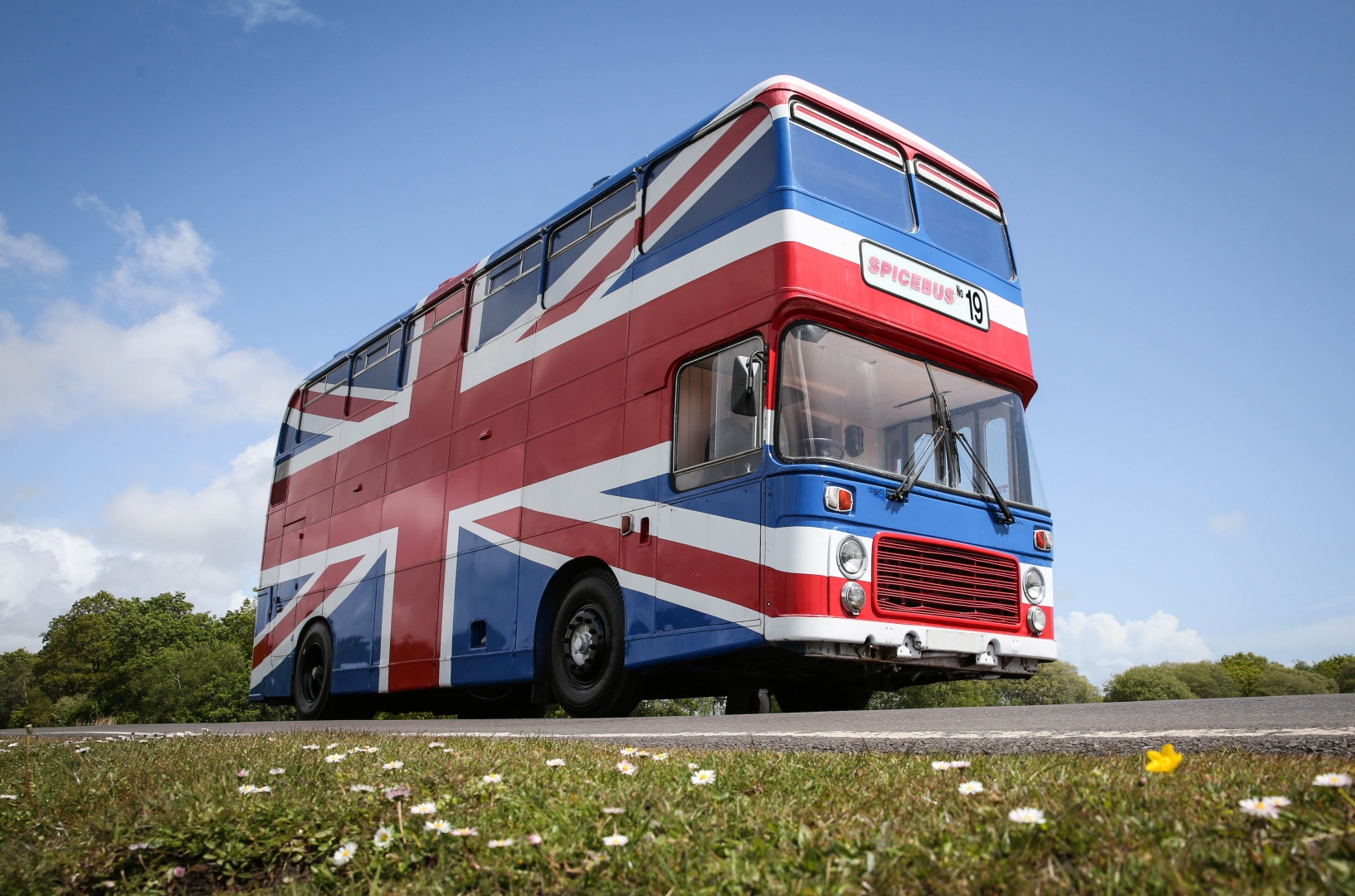 Ônibus das Spice Girls pode ser alugado pelo Airbnb para hospedagem