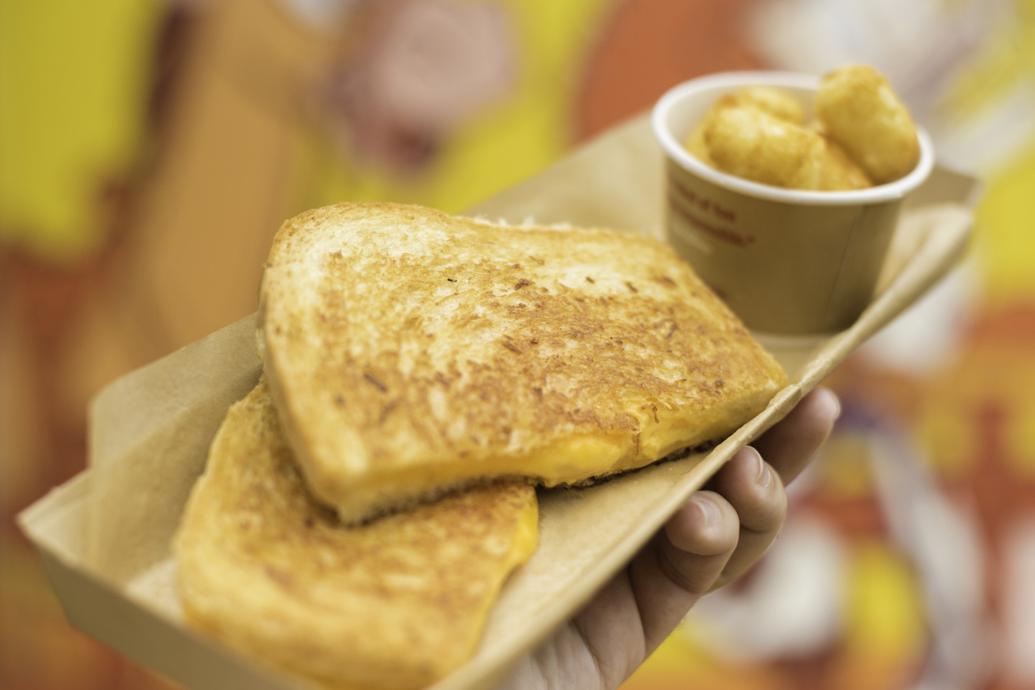 Aprenda a fazer o queijo quente da Disney e outras receitas famosas pelo mundo