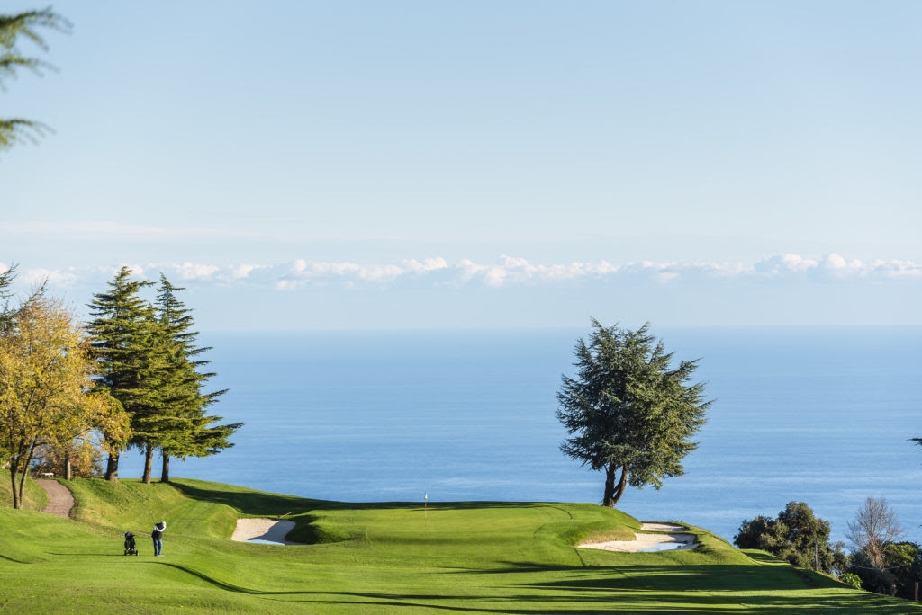 4 campos de golfe com cenários incríveis pelo mundo