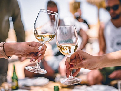 Do rosé ao tinto, World Wine indica o vinho certo para o verão
