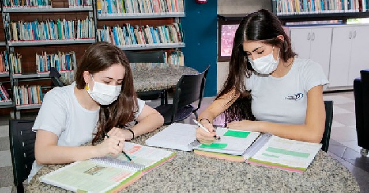 Estudantes se preparam para o vestibular 2023 da Fuvest