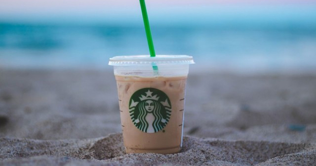 Starbucks anuncia novas bebidas sabor chocolate e avelã para menu de verão
