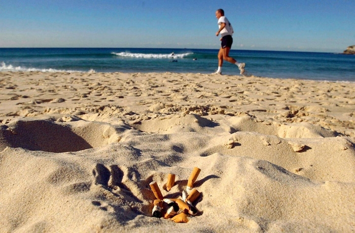 Bitucas de cigarros: a maior fonte de poluição dos oceanos
