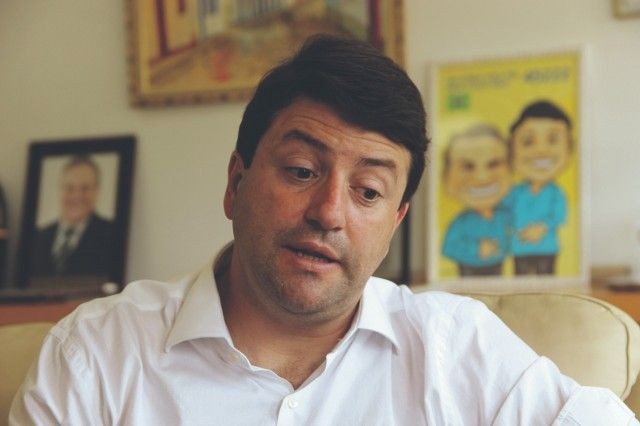 Contra violência policial, prefeito Elvis faz ‘alerta’