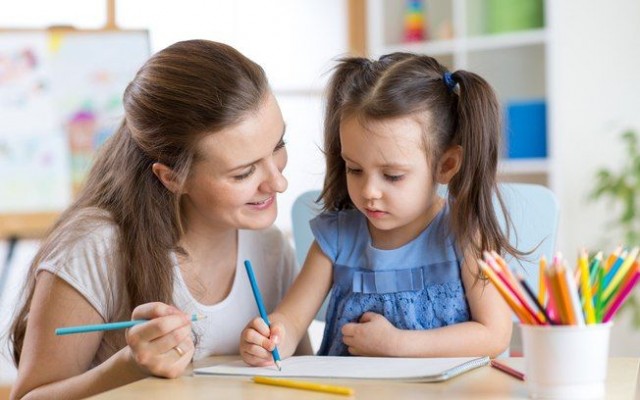 Escola Internacional de Alphaville lança novas atividades online com projeto “MomsXperience em casa”