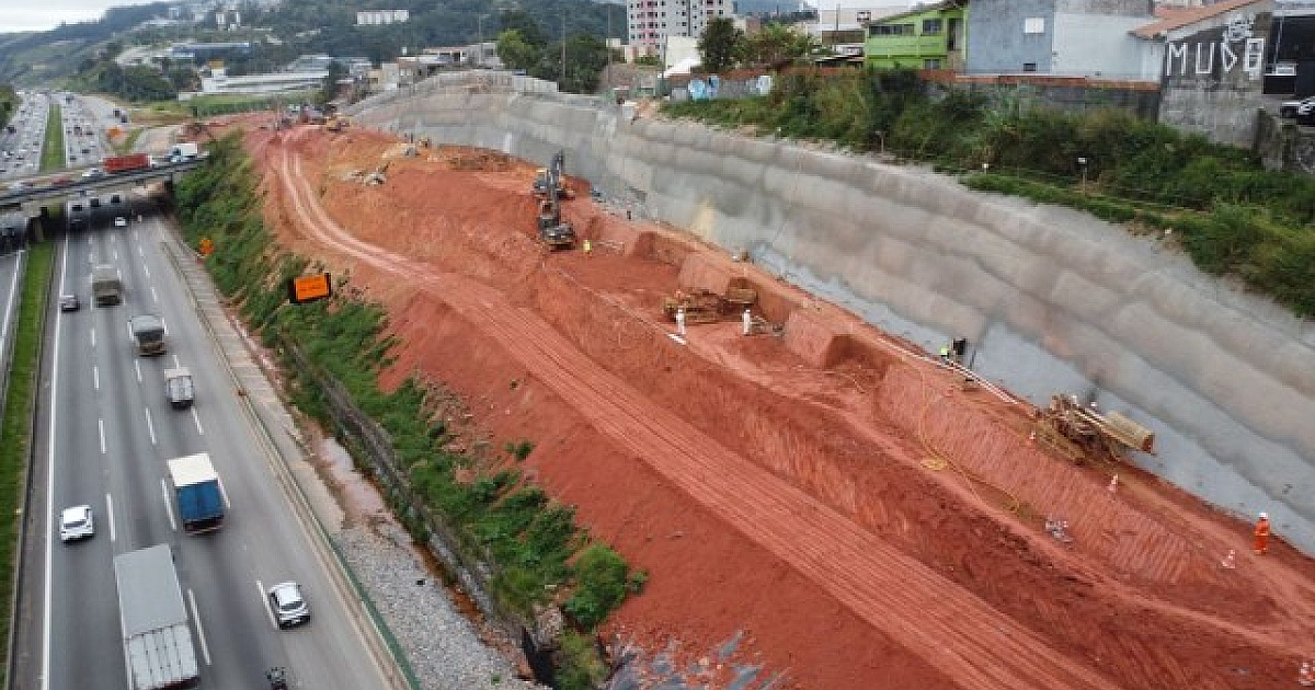 Barueri: Obras de contenção avançam no km 26 da Castello Branco