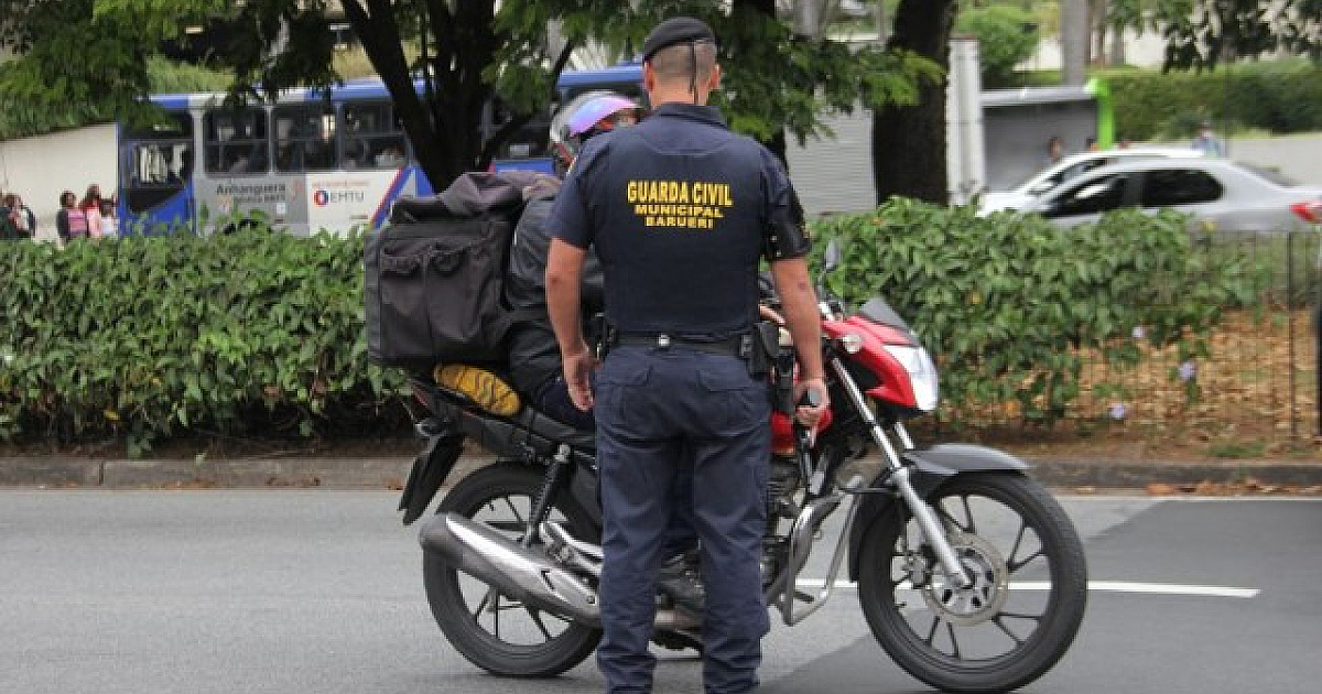 Morador de Alphaville denuncia uso de trilha no 18 do Forte como rota de fuga de motoboys