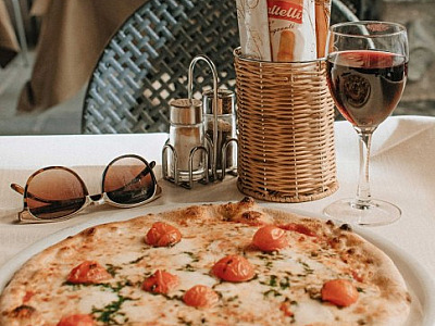 Evino traz seleção de rótulos para harmonizar com sabores de pizza