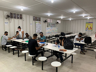 Para ensino de adultos, Instituto MPD inaugura duas novas salas de aulas em canteiros de obra