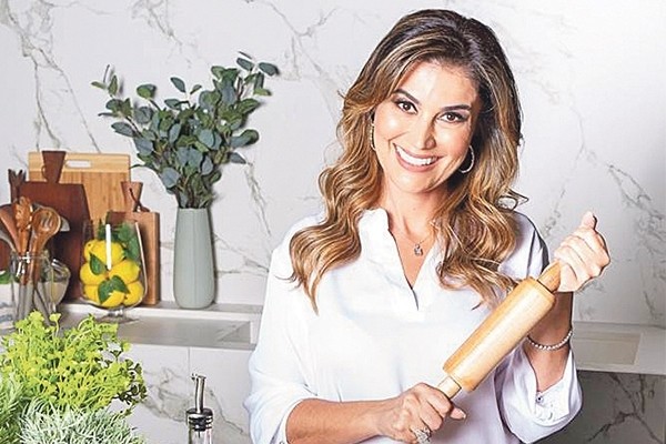 Moradora de Alphaville, Brueth Carvalho pilotará programa culinário na TV Caras