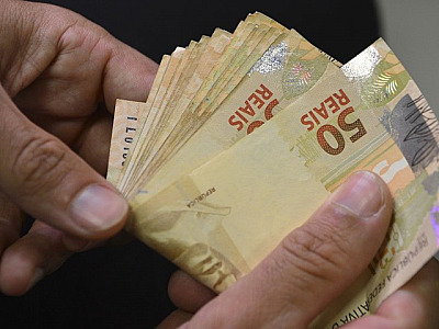 Pagamento do lote residual de restituição do Imposto de Renda acontece nesta terça-feira (31)