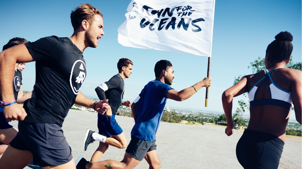 Adidas divulga projeto contra poluição de plásticos nos oceanos