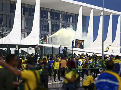 Após invasão e depredação em Brasília, Lula decreta intervenção federal no DF