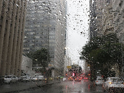 Frente fria e chuvas fortes devem atingir região, alerta Defesa Civil
