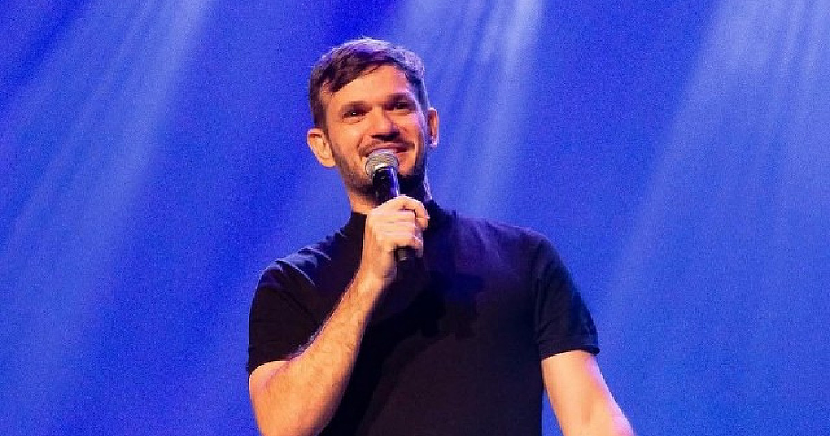 Padre Patrick apresenta seu show na Praça das Artes de Barueri