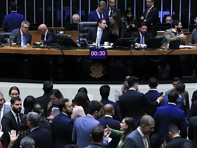 Câmara aprova urgência para suspender decreto do IOF