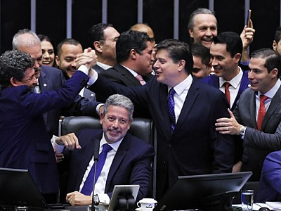 Câmara aprova PEC da reforma tributária
