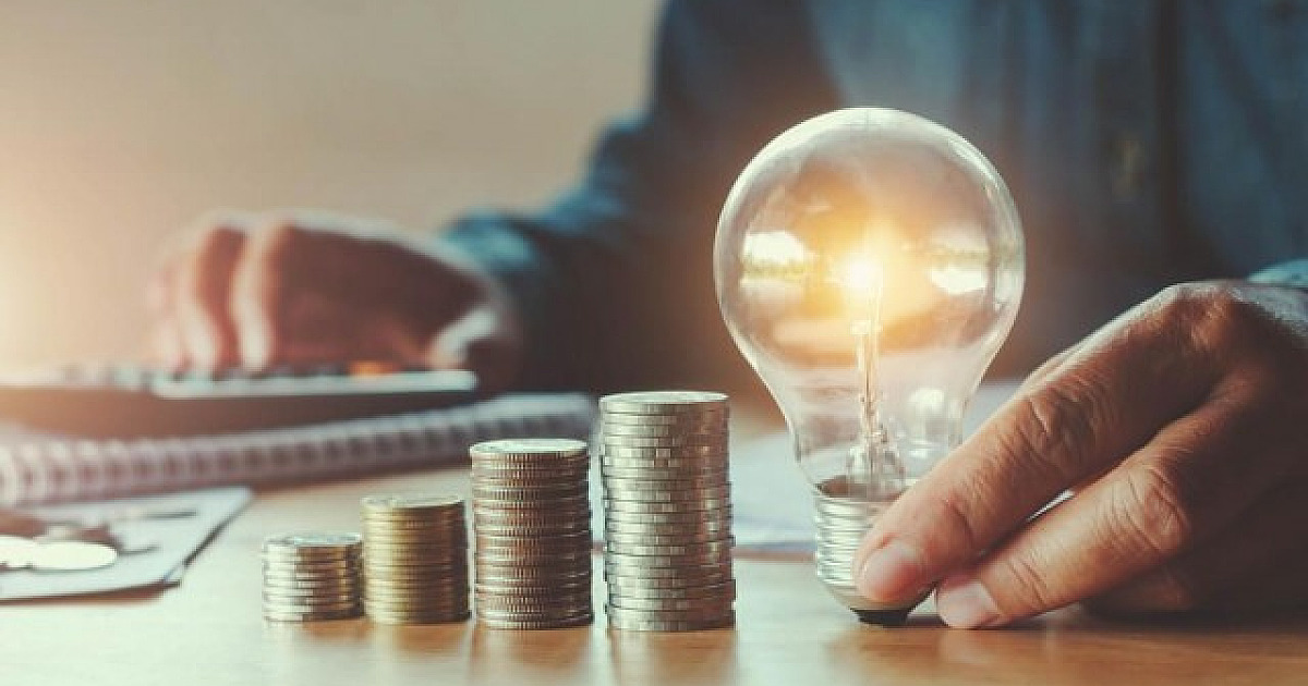 Aneel reajusta cobrança extra de 52% na conta de luz