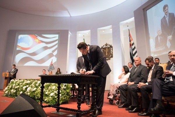 Vinholi toma posse como secretário de Desenvolvimento Regional do Estado
